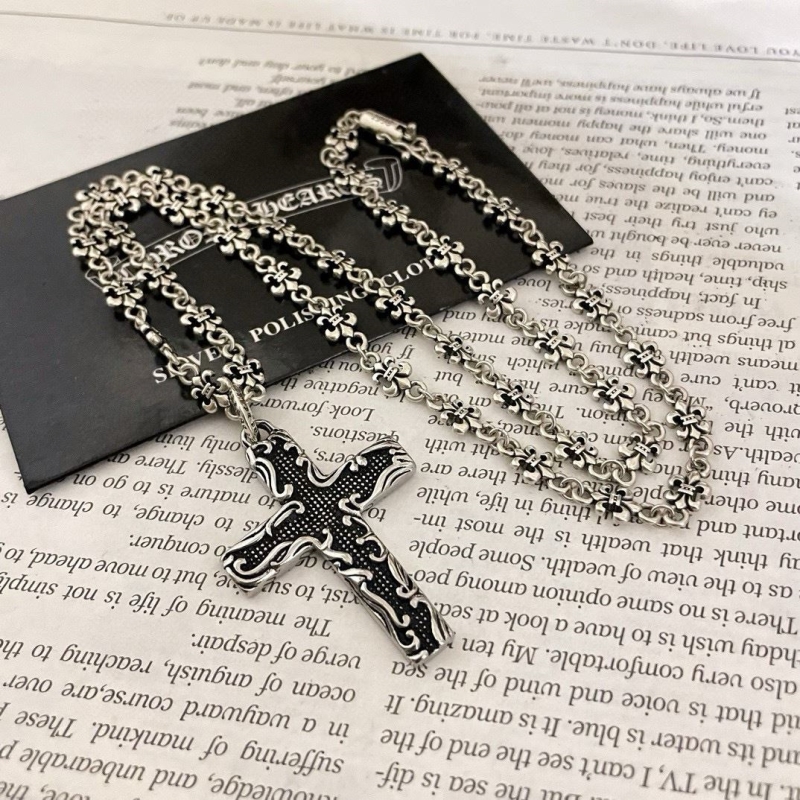 Ch*0me He**ts necklaces